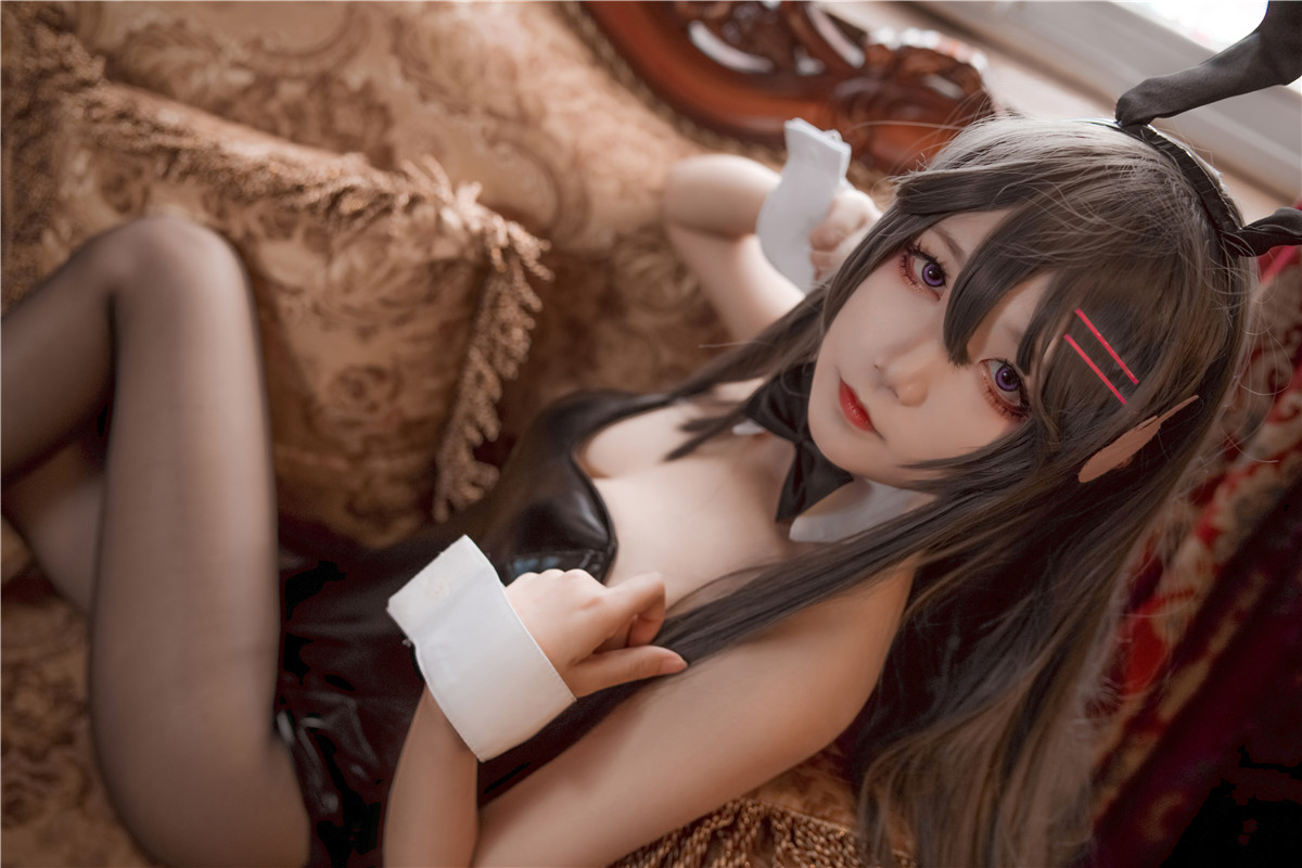 逐月su图片欣赏，公路上的知性眼镜少女 - 蓝宅社-蓝宅社